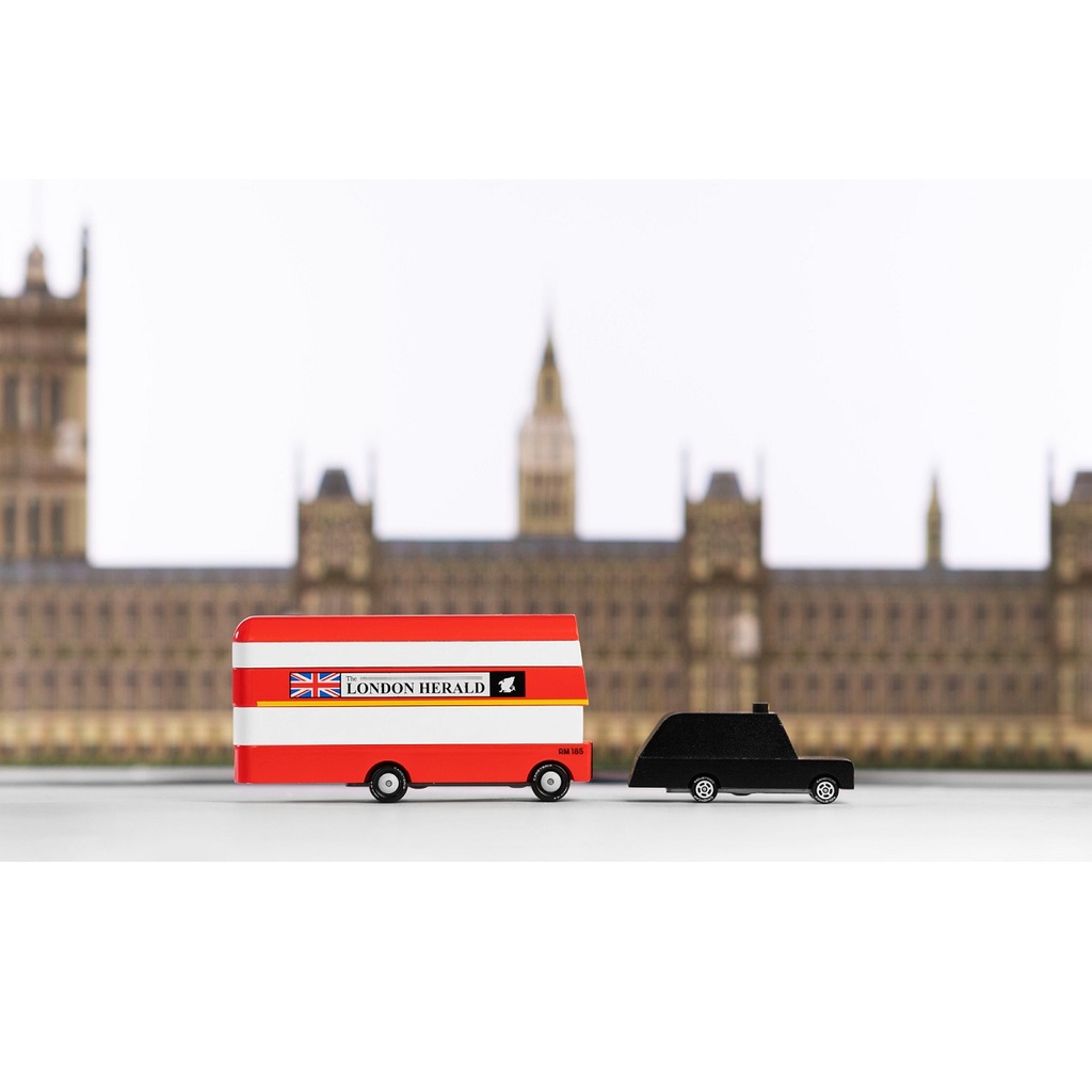 1b_LondonBus_Lifestyle_Palace2.jpg