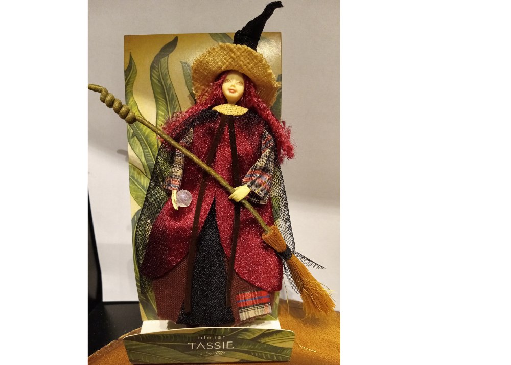 Witch - Brown & Pink Clothes - Pink Hair