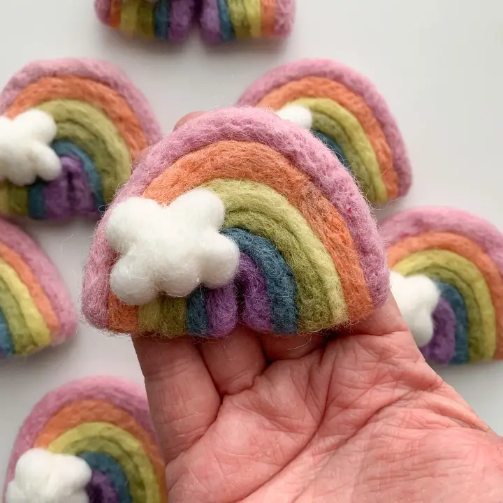 [18117] Pastel Felted Rainbow